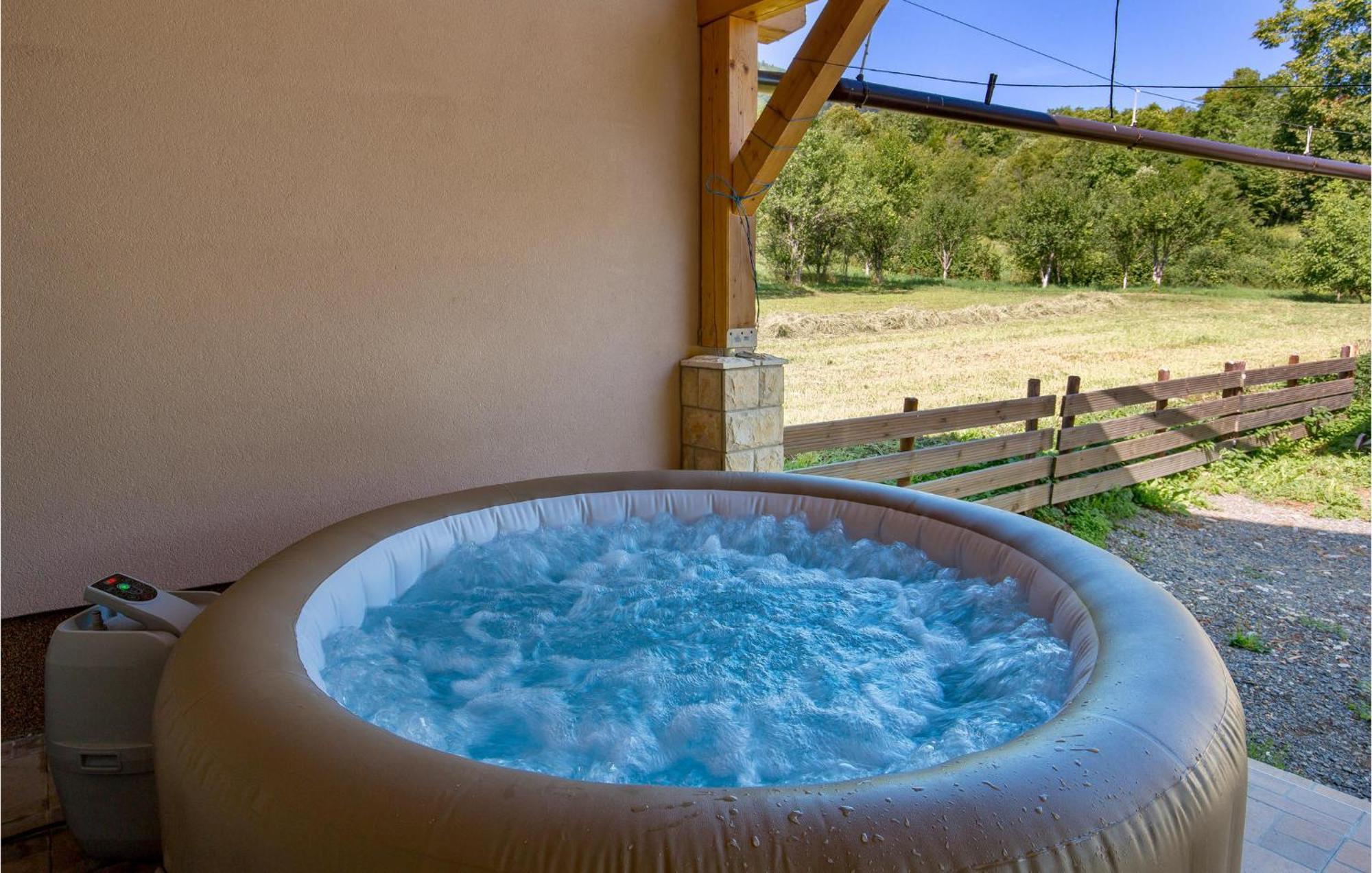 Amazing Home In Vrzici With Jacuzzi Exterior foto