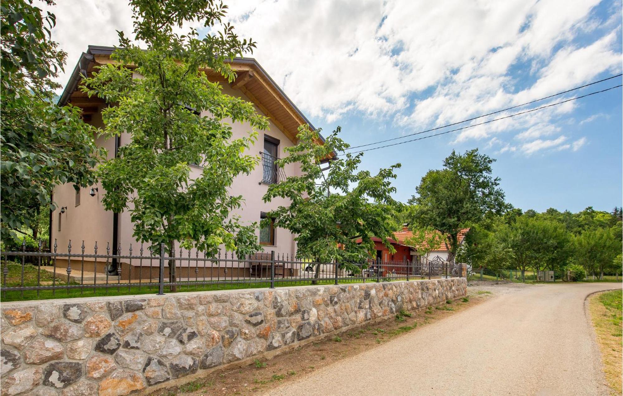 Amazing Home In Vrzici With Jacuzzi Exterior foto