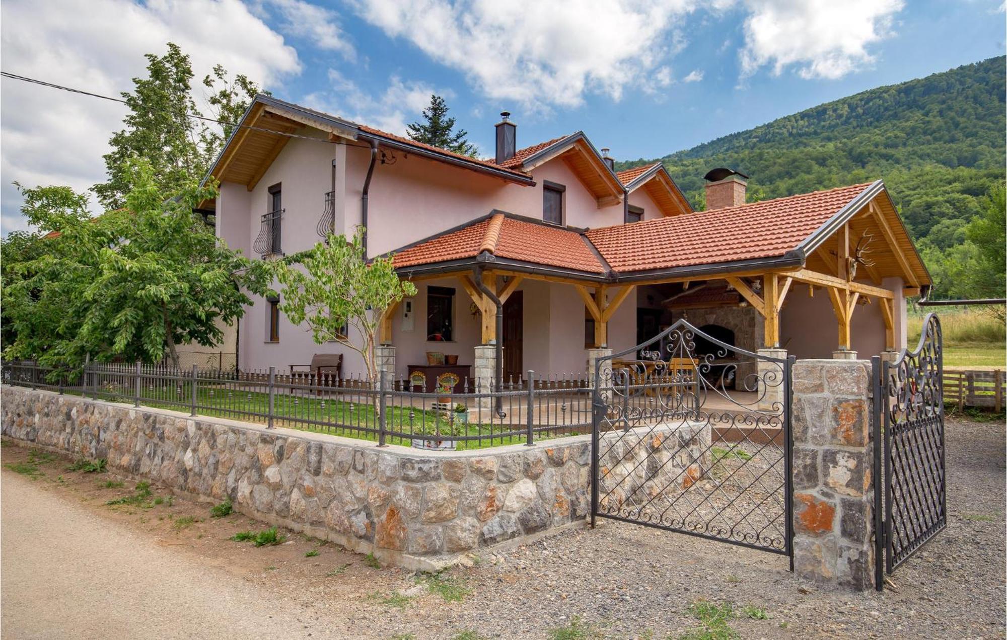 Amazing Home In Vrzici With Jacuzzi Exterior foto