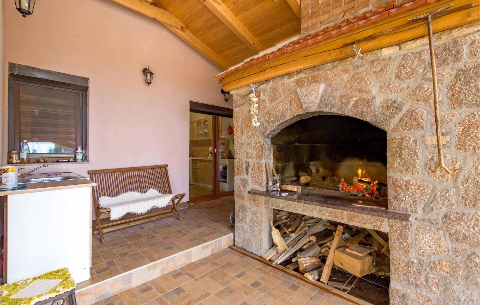Amazing Home In Vrzici With Jacuzzi Exterior foto